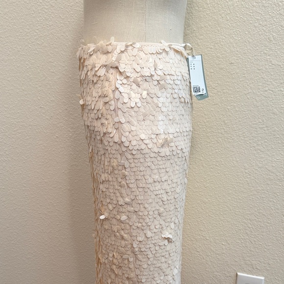 Elegant Cream Sequin Skirt - Picture 4 of 7